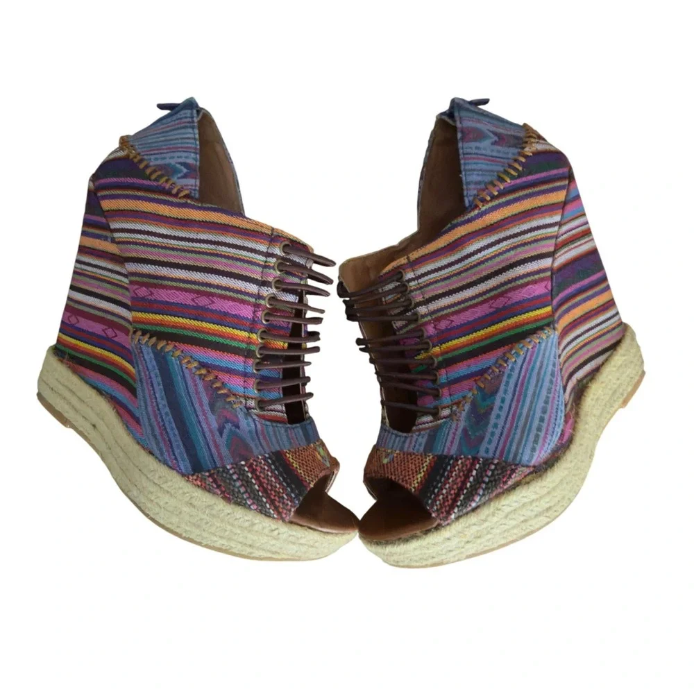 Chinese Laundry Make My Day Navajo Striped  Peep Toe Lace Up Wedge Sandal Size 6